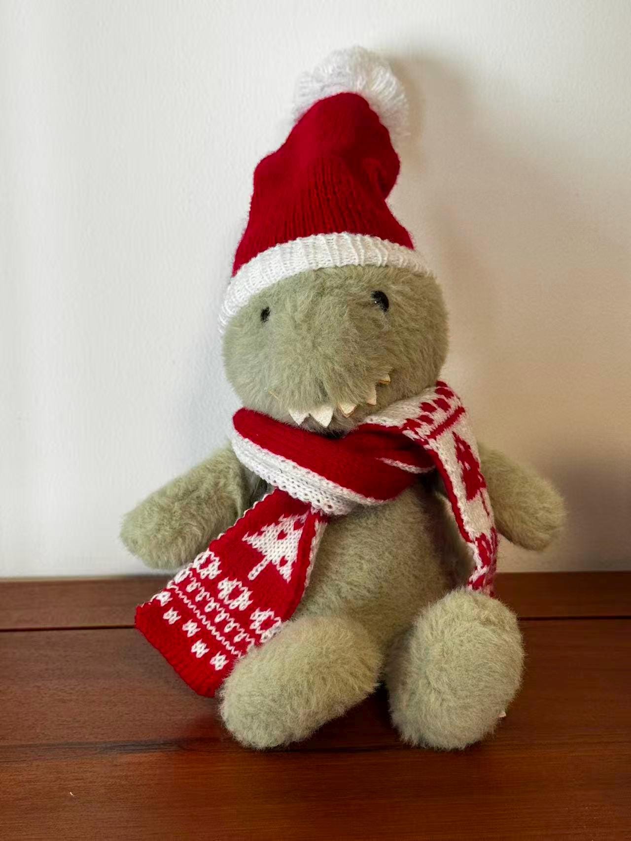 Jellycat Christmas Hat and Scarf Set, Knitted Plush Toy Accessories, Winter Beanie & Festive Scarf for Small Toys, Easter GIfts (No Dolls))