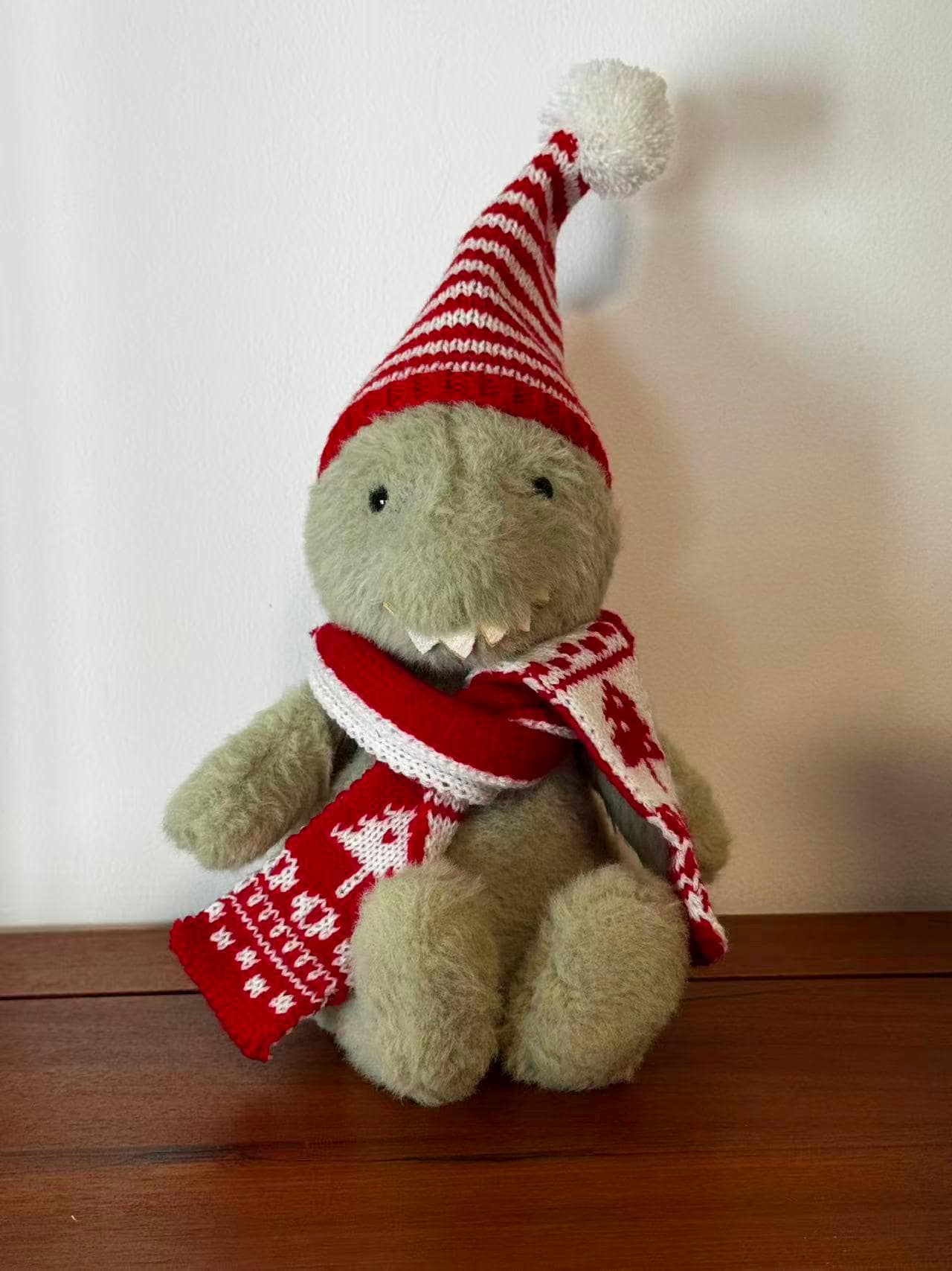 Jellycat Christmas Hat and Scarf Set, Knitted Plush Toy Accessories, Winter Beanie & Festive Scarf for Small Toys, Easter GIfts (No Dolls))