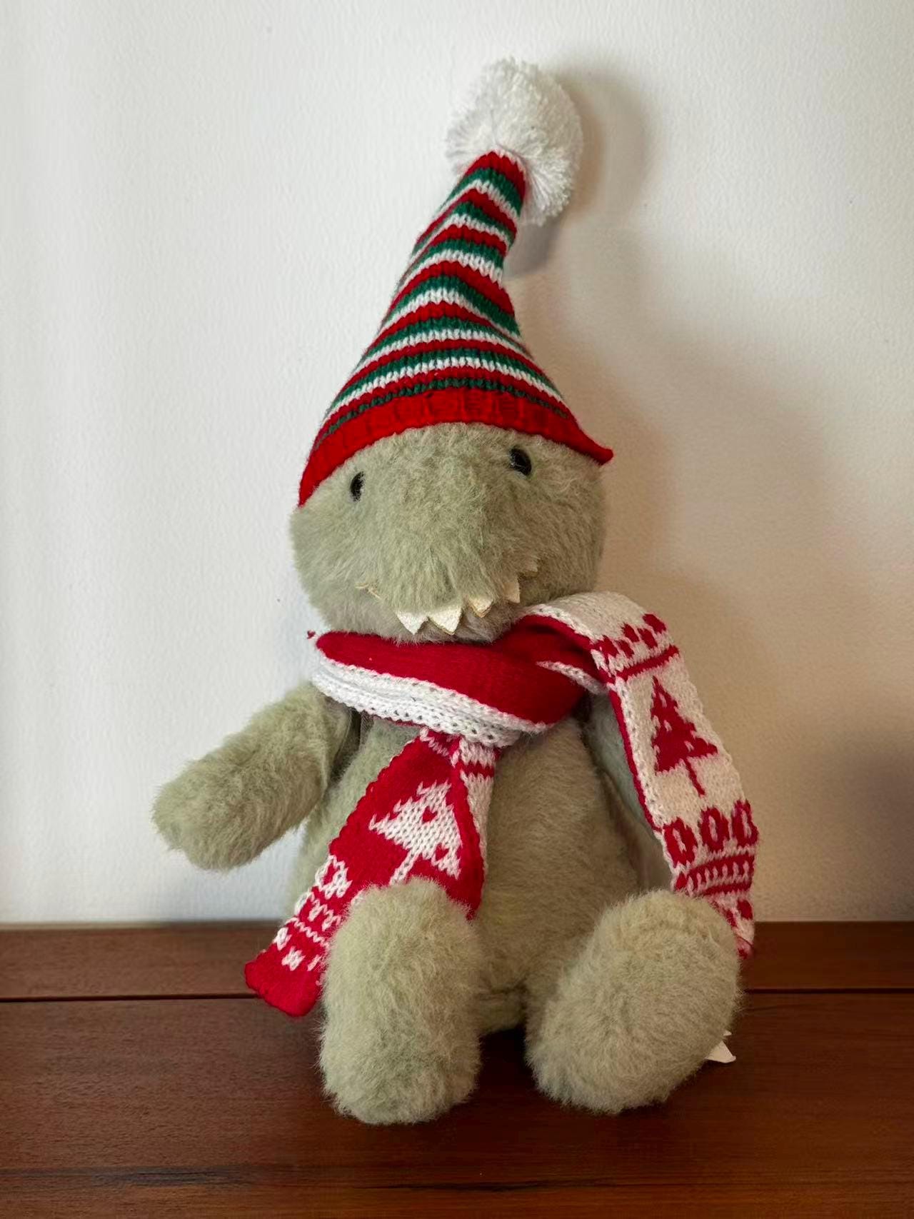Jellycat Christmas Hat and Scarf Set, Knitted Plush Toy Accessories, Winter Beanie & Festive Scarf for Small Toys, Easter GIfts (No Dolls))